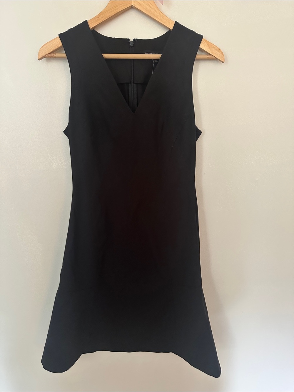 Banana Republic Black Sleeveless V-Neck Midi Dress
